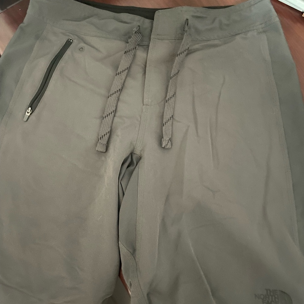 Mens north face shorts size 30, worn once,great condition